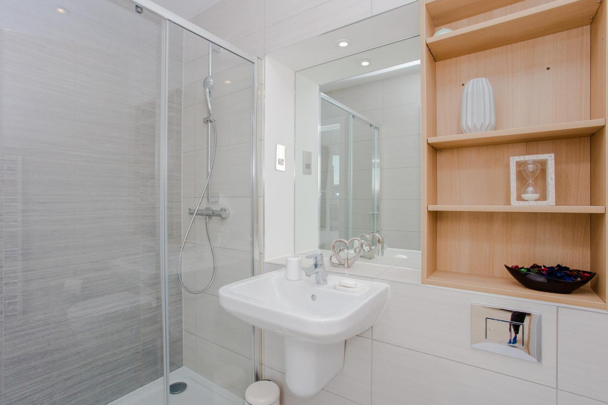 Brand New 2 Bedroom 2 Bath Flat At Brixton Station And O2 For Max 8 Guests Apartment *
